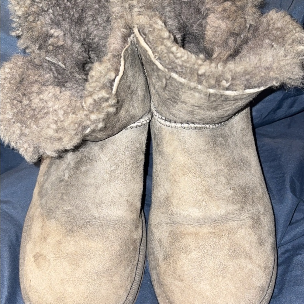 Ugg Mini Bailey Button - image 1